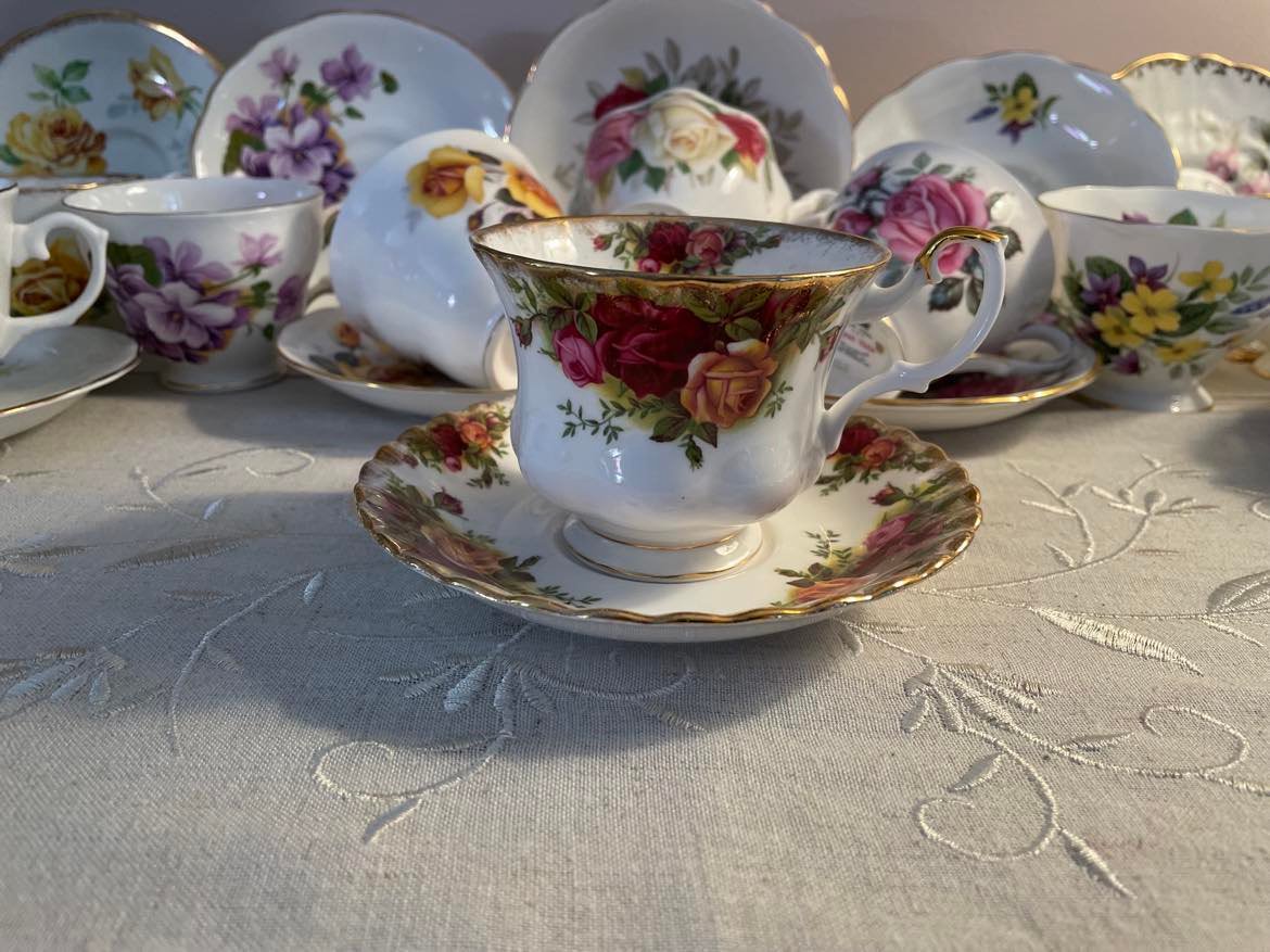 Vintage Royal Albert - Old Country Rose Tea Cup & Saucer Set
