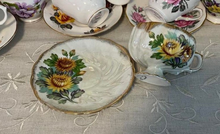Vintage Bone China Tea Cup & Saucer Set, Made in Japan.